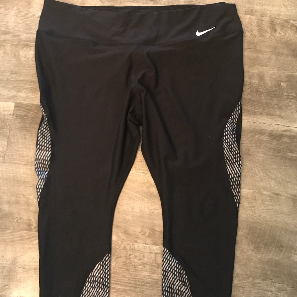 Nike dri fit capris- never worn